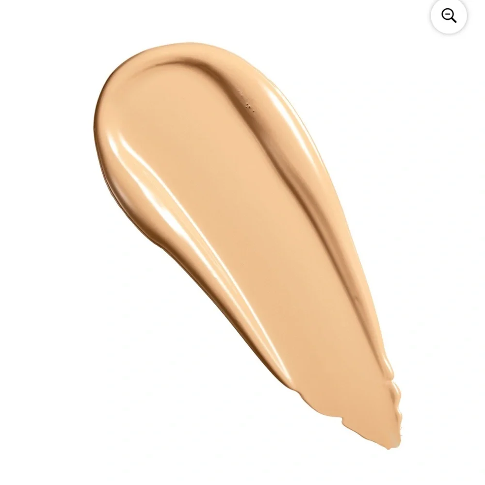 Medium | Makeup Revolution Eye Bright Illuminating Concealer Wand